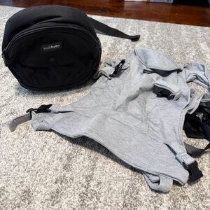 Tushbaby Black Hip Carrier and Gray Snug Attachment